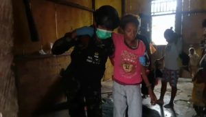 Satgas Yonif 310/KK Sukabumi Gerak cepat Evakuasi Warga Sakit di Perbatasan Papua