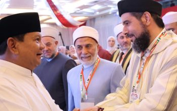 Prabowo Subianto bersama peserta Muktamar Sufi Internasional, di Pekalongan, Jawa Tengah/Ist