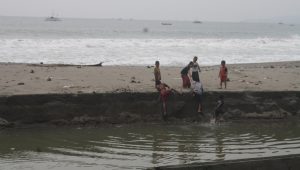 Kisah Pelik Kesehatan Anak di Pesisir Pantai Selatan Jawa