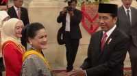 18 Tokoh Terima Tanda Kehormatan dari Presiden Jokowi, Salah Satunya Istrinya