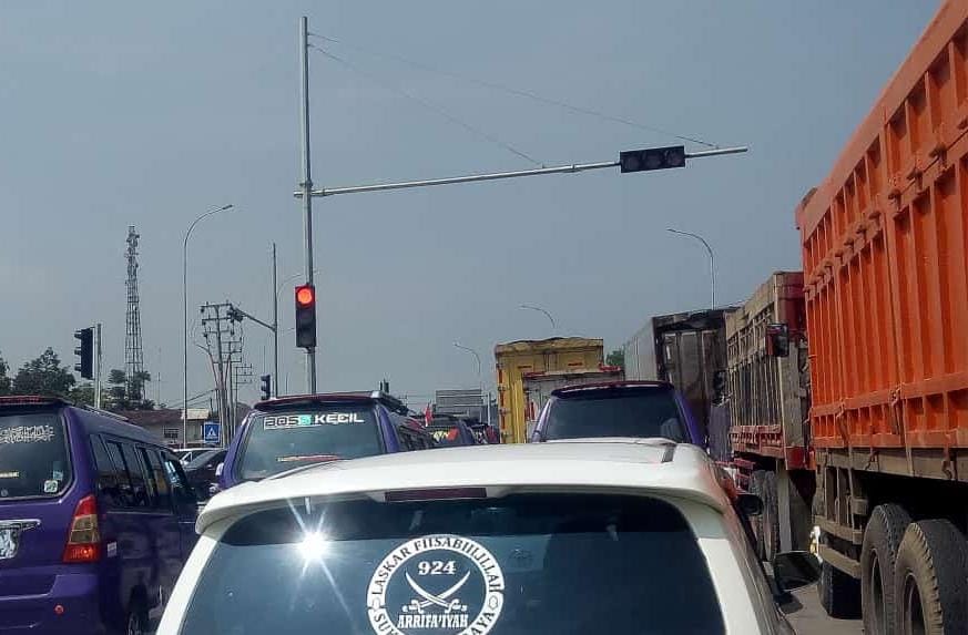 kemacetan panjang di Exit Tol Parungkuda pada hari ini Sabtu (12/03/2023)