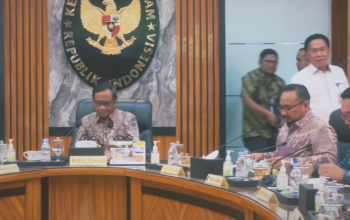 Rapat Koordinasi sejumlah Menteri dan Gubernur Jawa Barat Ridwan Kamil di Kemenkopolhhukam bahas manajemen Al Zaytun pasca Panji Gumilang ditahan, Kamis 3 Agustus 2023-Instagram/@mohmahfudmd-