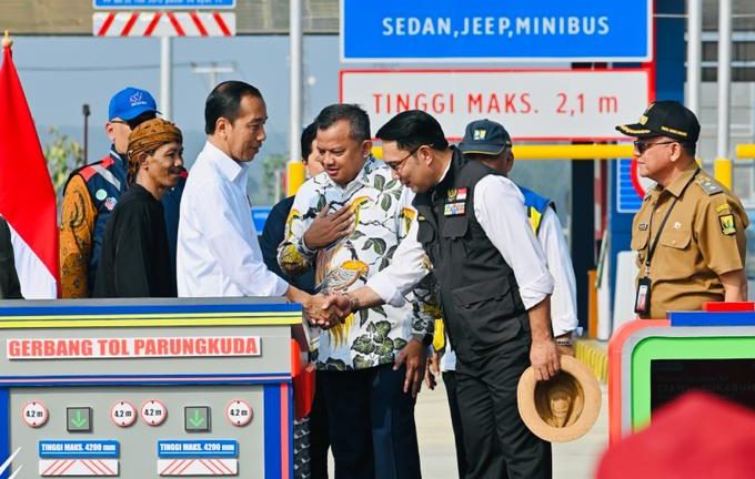 PERESMIAN : Anggota Komisi V DPR RI Mulyadi pada saat mengikuti peresmian Tol Bogor Ciawi Sukabumi (Bocimi) seksi II dengan ruas tol Cigombong-Cibadak dengan Exit Tol Parungkuda