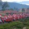 ribuan masyarakat berkumpul dihalaman Kantor Bupati Puncak Jaya guna melaksanakan jalan santai dalam rangka Kirab Merah Putih yang di gelar oleh Pemerintah Daerah, TNI/Polri dan masyarakat, Sabtu (05/08/2023). 
