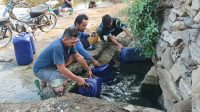 Warga Ciracap Sukabumi Susuri Jalan Terjal Demi Dapatkan Air Bersih