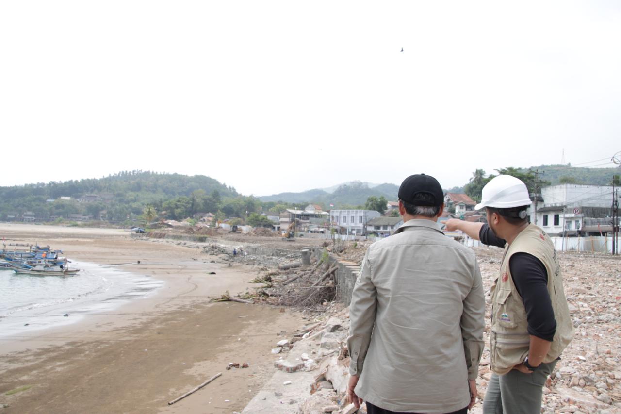 Pembangunan Alun-Alun Gadobangkong Palabuhanratu yang Ditarget 126 Hari Selesai atau 4 bulan 6 hari dinilai seperti proyek Roro Jonggrang. 