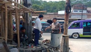 Pemasangan Billboard di Saluran Drainase PSM Terminal Cibadak Sukabumi Menuai Protes