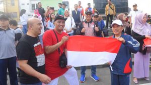 Jelang HUT RI, Dishub Kota Sukabumi Berbagi Bendera