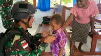 Satgas Yonif 310/KK Sukabumi Berbagai Kecerikan di Gereja Perbatasan Papua