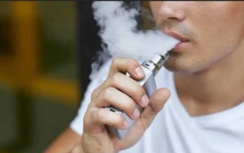 Ilustrasi rokok elektrik atau vape
