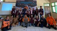 Dukung Desa Tanggap Bencana, Mahasiswa KKN-T Kelompok 23 UMMI Berikan Edukasi Mitigasi Bencana di Desa Cianaga
