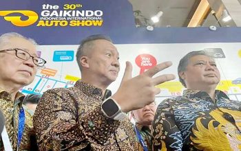 Menteri Perindustrian Agus Gumiwang Kartasasmita