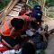 Pertolongan pertama pada korban tertimpa reruntuhan bangunan (Foto: Nicolaus Sulistyo/IDEP)