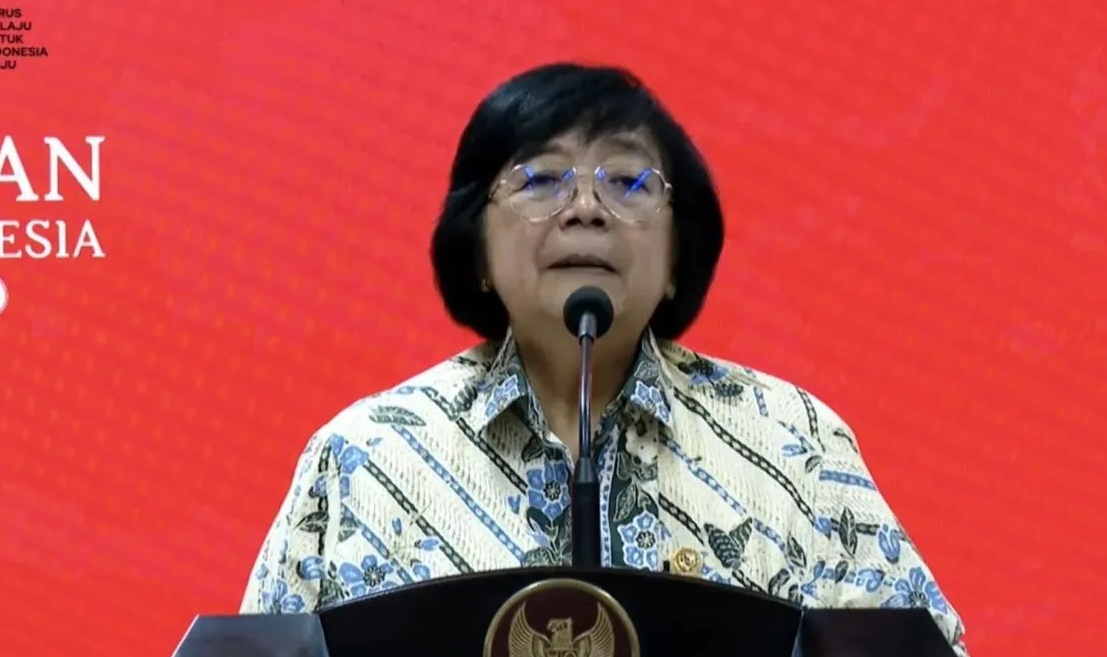 Menteri Lingkungan Hidup dan Kehutanan RI Siti Nurbaya Bakar saat menyampaikan keterangan dalam Konferensi Pers dalam jaringan diikuti dari YouTube Sekretariat Presiden di Jakarta, Senin (28/8/2023).