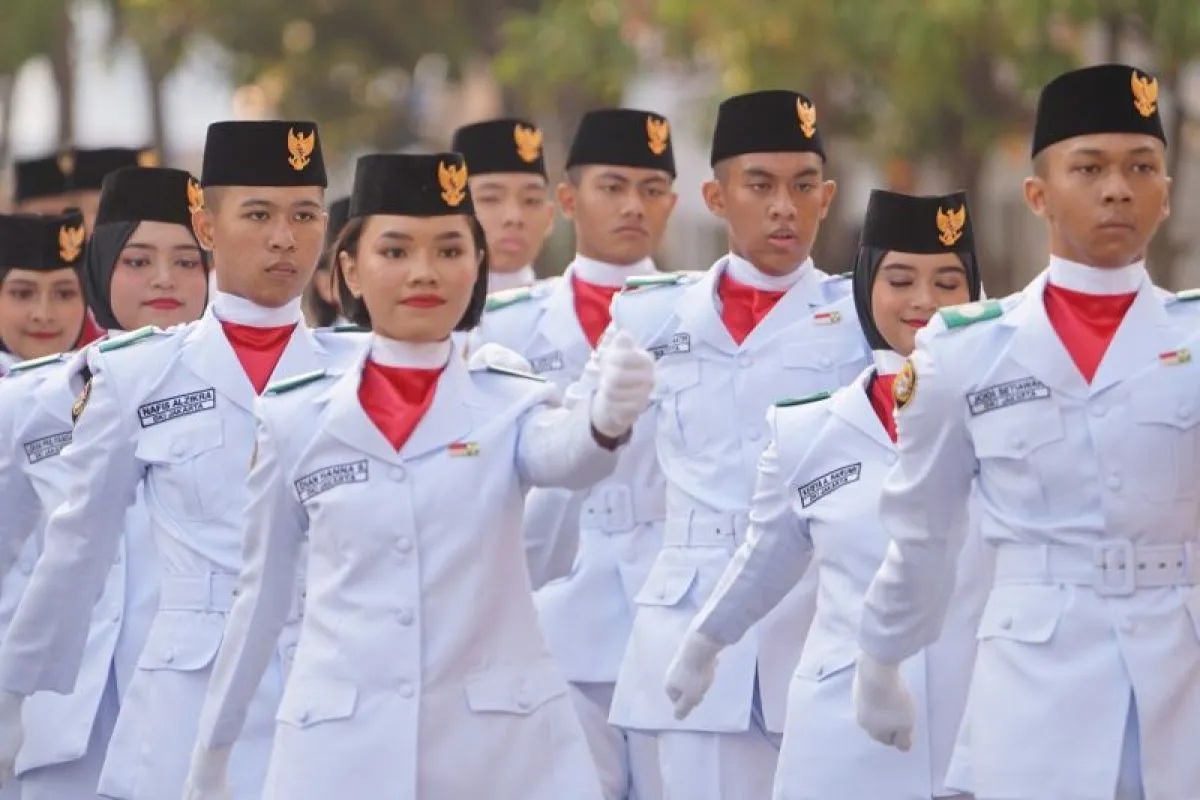 Pasukan Pengibar Bendara Pusaka (Paskibra) dalam upacara HUT ke-78 Republik Indonesia 2023 di halaman Kantor Wali Kota Jakarta Barat, Kamis (17/8/2023). ANTARA/HO-Pemkot Jakbar.