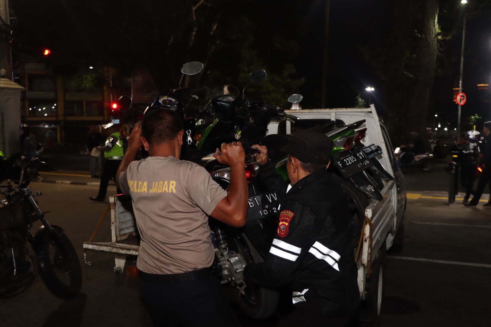 OPERASI: Jajaran Satlantas Polres Sukabumi Kota saat melakukan operasi di wilayah hukumnya, belum lama ini.(FT: IST)
