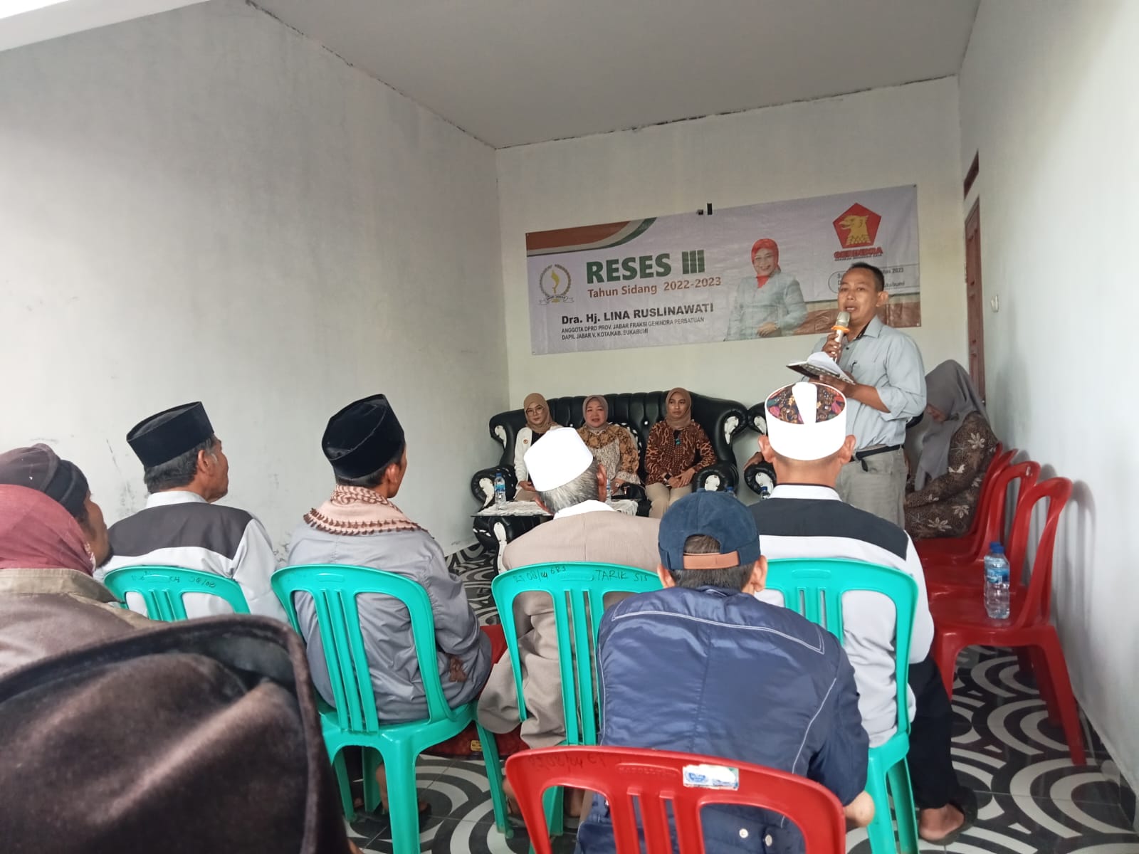 RESES : Anggota DPRD Provinsi Jawa Barat Fraksi Gerindra, Lina Ruslinawati saat melakukan reses III Tahun Sidang 2022 – 2023 di Desa Girijaya Kecamatan Cidahu pada Jumat (04/08/2023).