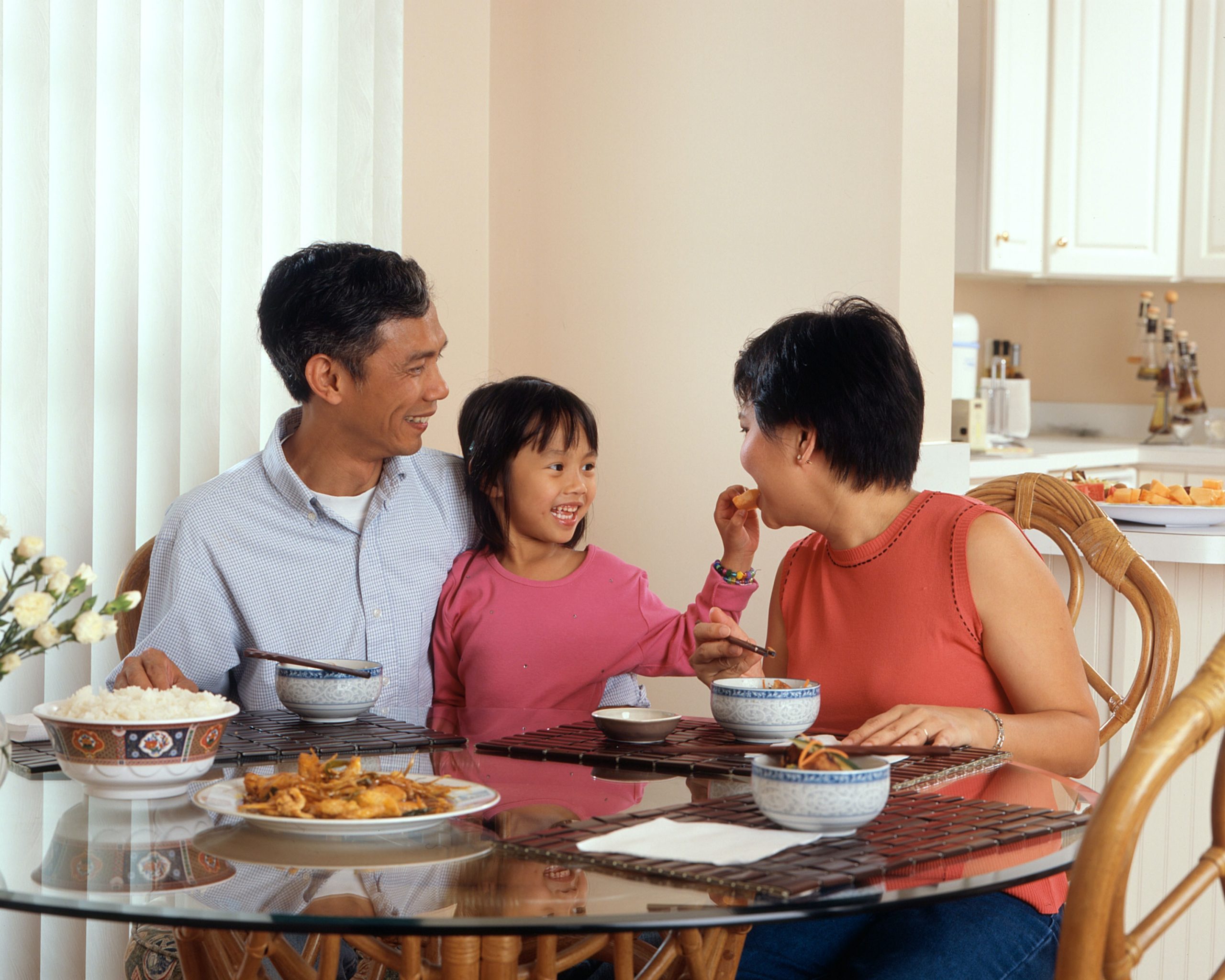 Ilustrasi sarapan bersama keluarga-Unsplash/ National Cancer Institute-Unsplash/ National Cancer Institute