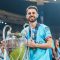 BERNARDO Silva berpose mengangkat trofi Si Kuping Besar. Bersama Manchester City, ia memenangkan treble winner pada 2023. Kini Man City tengah menyiapkan kontrak baru.--instagram @bernardocarvalhosilva
