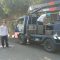 PERBAIKAN PJU: Sejumlah personel Dishub Kota Sukabumi saat memperbaiki PJU rusak di Jalan Sriwidari, Kecamatan Gunungpuyuh, Senin (25/9).(FT: BAMBANG/RADARSUKABUMI)