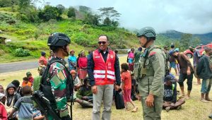 Satgas Yonif 310/KK Sukabumi Amankan Bandara Kiwirok Papua