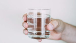 Manfaat Minum Air Putih Setelah Bangun Tidur, Perkuat Sistem Kekebalan Tubuh