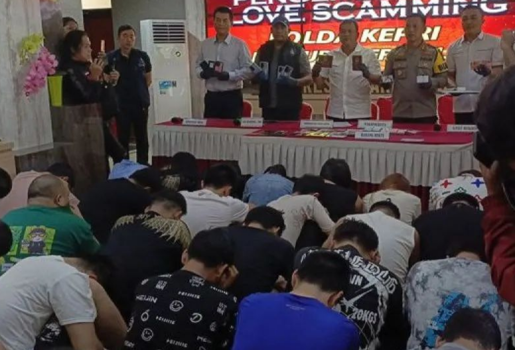 Para tersangka penipuan berkedok asmara dihadirkan dalam jumpa pers, Rabu 6 September 2023-Humas Polri-
