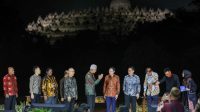 BERI APRESIASI: Ganjar Pranowo bersama para pengusaha dalam ajang Investor Dinner, Central Java Investment Business Forum (CJIBF) 2023 di Taman Lumbini, kompleks Candi Borobudur, Magelang, Senin (21/8). (Foto: Humas Pemprov Jateng)