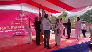 KPU Lebak Banten Serah Terima Kirab Pemilu 2024 ke KPU Kabupaten Sukabumi 