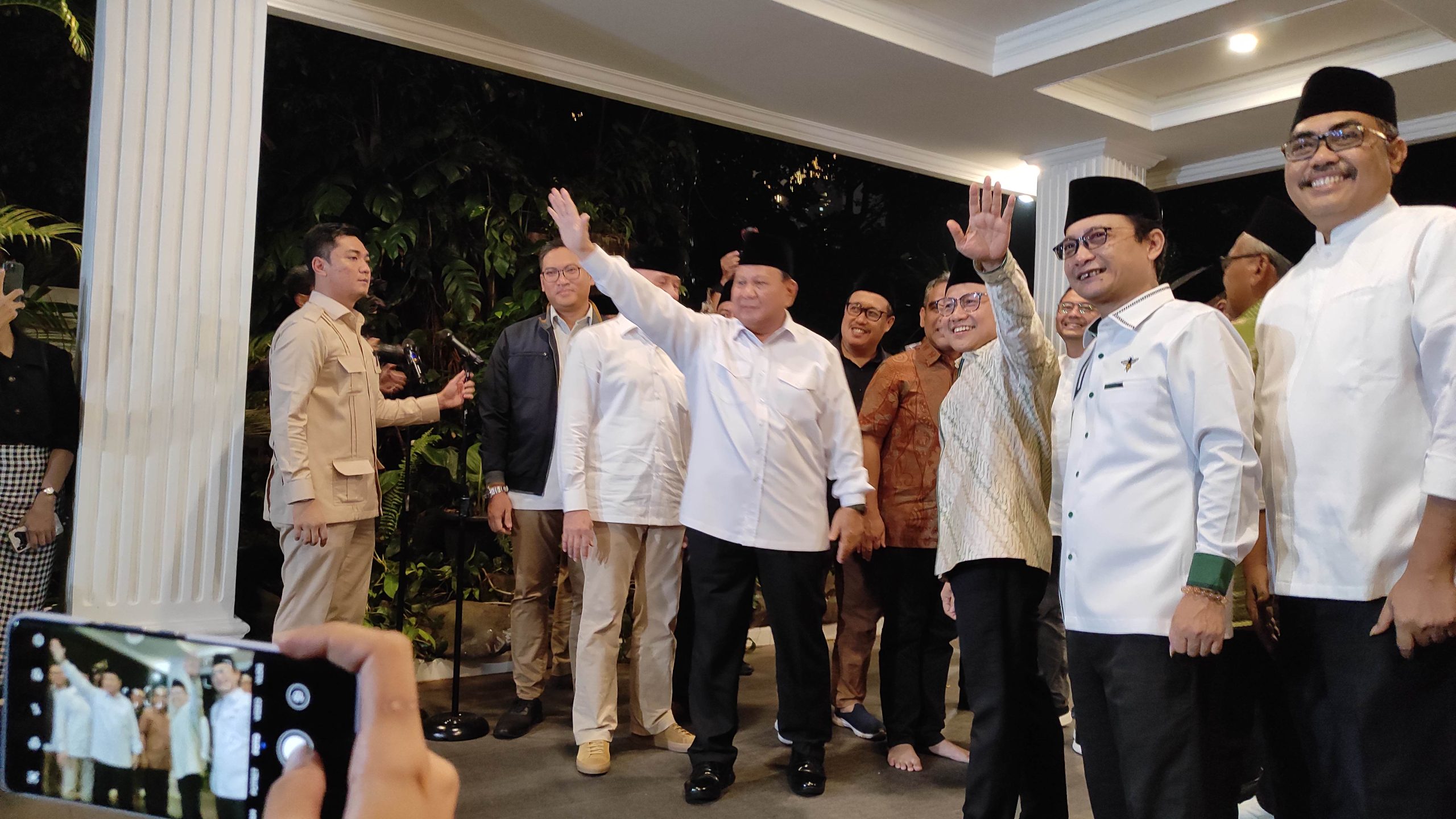 Ketua Umum Partai Gerindra, Prabowo Subianto dan Ketua Umum PKB, Abdul Muhaimin Iskandar-Intan Afrida Rafni-