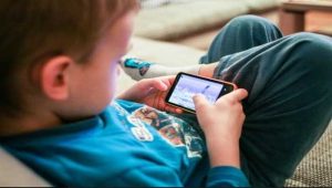 Psikolog Sebut Beberapa Resiko pada Anak-Anak Kecanduan Gunakan Ponsel, Begini Penjelasnnya