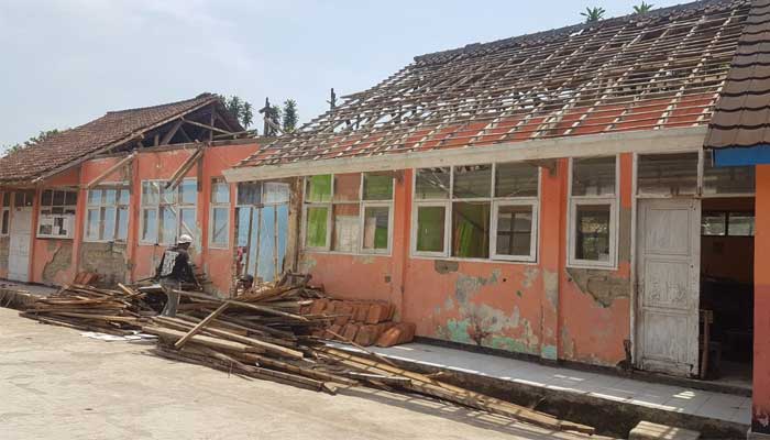 Bangunan-Sekolah-di-Sukabumi-Rusak