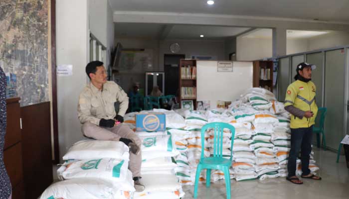 Bantuan beras di Kelurahan Nanggeleng Sukabumi