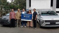 Kadisdik Jabar Menerima Bantuan 2 Unit Mobil Hyundai untuk SMKN 6 Bandung dan SMKN 1 Kawali Ciamis