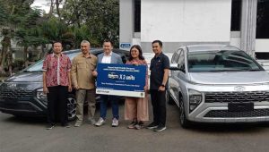 Kadisdik Jabar Menerima Bantuan 2 Unit Mobil Hyundai untuk SMKN 6 Bandung dan SMKN 1 Kawali Ciamis