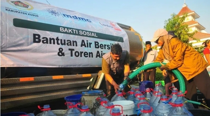 Badan Nasional Nasional Penanggulangan Bencana (BNPB) melaporkan hari tanpa hujan di Pulau Jawa dilaporkan lebih dari 60 hari