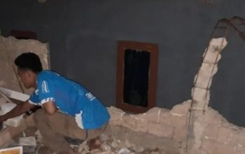 Badan Penanggulangan Bencana Daerah (BPBD) menyampaikan bahwa gempa bumi dengan magnitudo 3,1 yang terjadi pada Senin (11/9) tengah malam menyebabkan kerusakan rumah warga