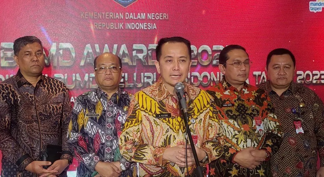 Direktur Jenderal Bina Keuangan Daerah Kemendagri Agus Fatoni berbicara setelah acara Pemberian Penghargaan BUMD dan Rakor BUMD 2023 di Jakarta, Jumat (29/09/2023). (Hendri Sukma Indrawan)