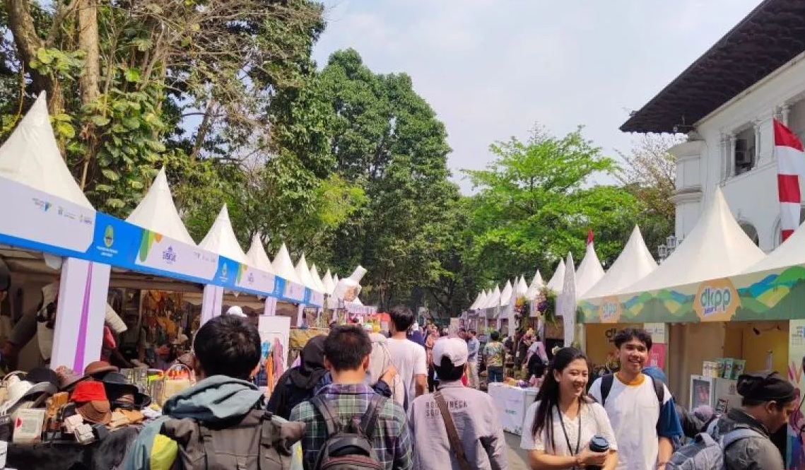 Situasi kegiatan West Java Festival (WJF) 2023 di Gedung Sate, Kota Bandung, Jawa Barat (2/9/2023). 