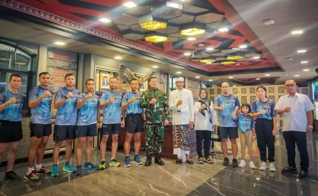 enam anggota TNI dan seorang aktivis lingkungan telah memulai perjalanan epik mereka dari Sabang, Aceh, menuju ibukota negara RI di Jakarta.