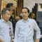 Presiden RI Joko Widodo (tengah) berbincang dengan Deputi Bidang Protokol, Pers, dan Media Sekretariat Presiden Bey Machmudin (kiri) di sela kunjungan ke Mal Sarinah, Jakarta Pusat, Kamis (4/5/2023). (ANTARA)