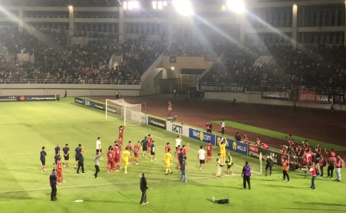 Para pemain timnas Indonesia U-23 ketika merayakan kemenangan telak 9-0 atas China Taipei pada laga pertama kualifikasi Piala Asia U-23 2024 di Stadion Manahan, Solo, Sabtu (9/9/2023). (Zaro Ezza Syachniar)