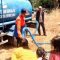 Petugas BPBD mendistribusikan air bersih untuk masyarakat di Kabupaten Garut, Jawa Barat. (BPBD Garut)