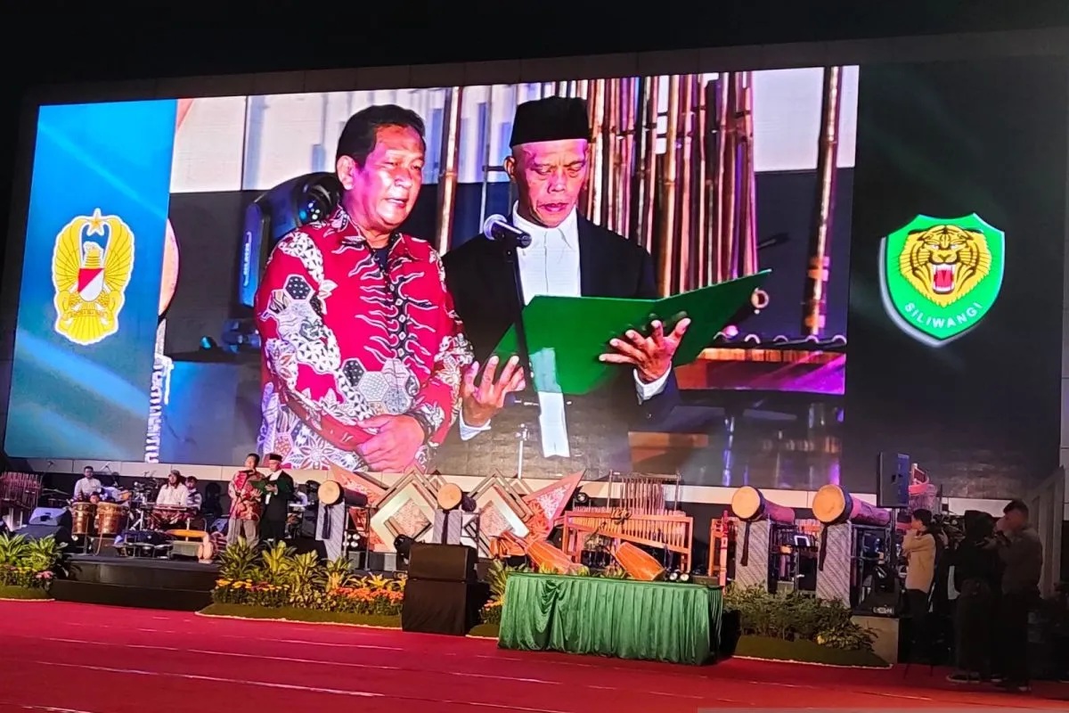 Dua orang mantan anggota Negara Islam Indonesia (NII) mendeklarasikan lepas dari baiat NII dan kembali pada Negara Kesatuan Republik Indonesia di Makodam III Siliwangi, Bandung, Kamis (14/9/2023) malam.