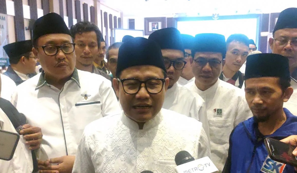 Ketua Umum PKB Muhaimin Iskandar diwawancara awak media setelah berbicara di acara Halaqoh para ajengan dan habaib di Soreang, Bandung, Jumat (15/9/2023). 