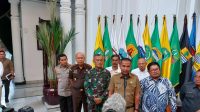 Penjabat Gubernur Jawa Barat Bey Triadi Machmudin memberikan keterangan kepada wartawan di Gedung Sate, Bandung, Senin (18/9/2023).