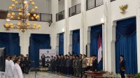 Penjabat Gubernur Jawa Barat Bey Triadi Machmudin memberikan sambutan dalam acara pelantikan enam penjabat bupati dan wali kota di Gedung Sate, Bandung, Rabu (20/9/2023). 