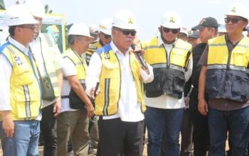Menteri Pekerjaan Umum dan Perumahan Rakyat (PUPR) Basuki Hadimuljono meninjau lokasi PSN di Kabupaten Bogor, Jawa Barat, Minggu (17/9/2023). (Humas Pemkab Bogor)