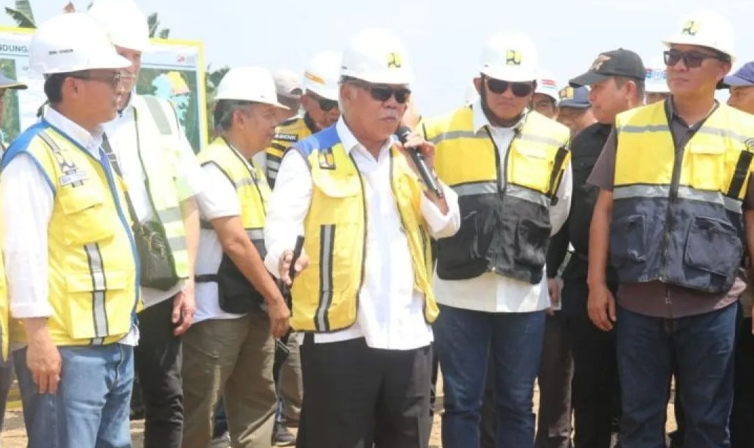 Menteri Pekerjaan Umum dan Perumahan Rakyat (PUPR) Basuki Hadimuljono meninjau lokasi PSN di Kabupaten Bogor, Jawa Barat, Minggu (17/9/2023). (Humas Pemkab Bogor)
