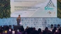 Menteri Koordinator Bidang Kemaritiman dan Investasi Luhut Binsar Pandjaitan saat menjadi pembicara kunci dalam diskusi "Green Industries for Green Economy" yang diselenggarakan di Jakarta, Selasa (26/9/2023). ANTARA/Adimas Raditya.